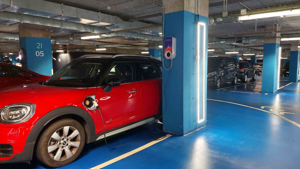 Nuevos puntos de carga para coches electricos en Ciudad BBVA 1 1920x1081