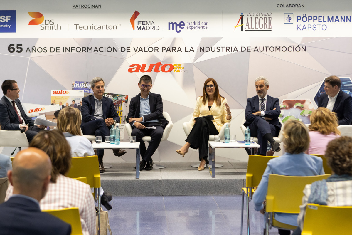 Los constructores, durante su mesa redonda